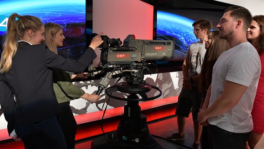 © ORF/Thomas Ramstorfer Kameraerklärung im Infostudio