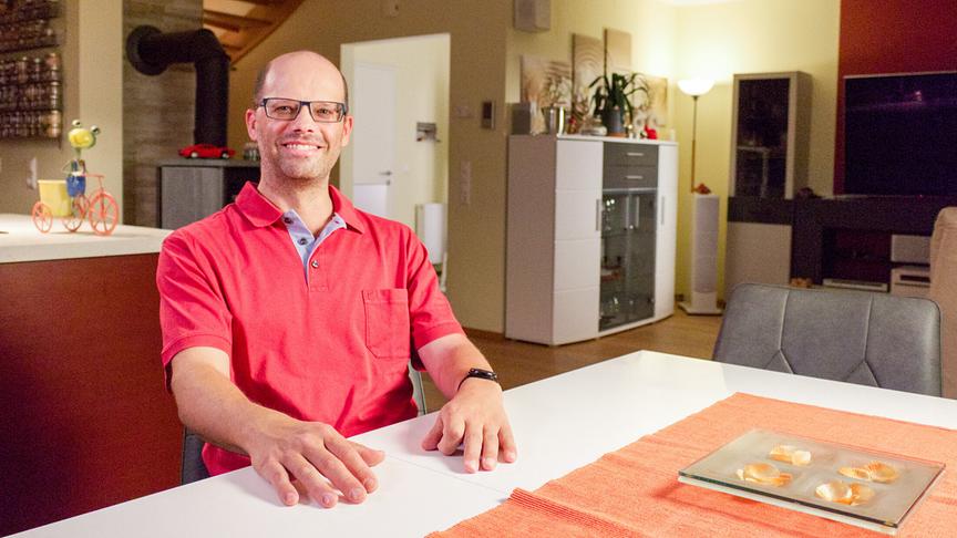© ORF/TALK TV/Gustl Gschwantner "Liebesg´schichten und Heiratssachen": Boti, 44- jähriger Vertriebsleiter in Pension aus Niederösterreich, sucht über die Liebesg`schichten und Heiratssachen eine zu ihm passende Frau. „Sie soll höflich und intelligent sein und sich für mich interessieren.“