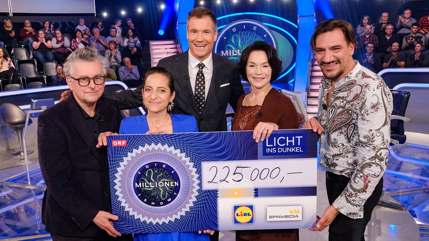 © ORF/Günther Pichlkostner "Die Promi-Millionenshow für Licht ins Dunkel": Johannes Silberschneider, Caroline Athanasiadis, Armin Assinger, Julia Stemberger, Christian Stani