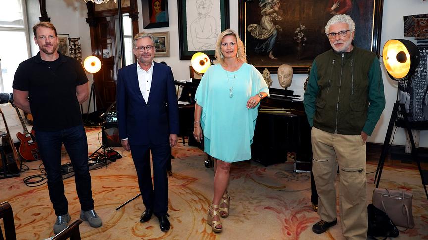 © ORF/Roman Zach-Kiesling ORF III präsentiert „André Hellers Hauskonzerte“: Günther Groissböck, ORF-Generaldirektor Dr. Alexander Wrabetz, Camilla Nylund und André Heller