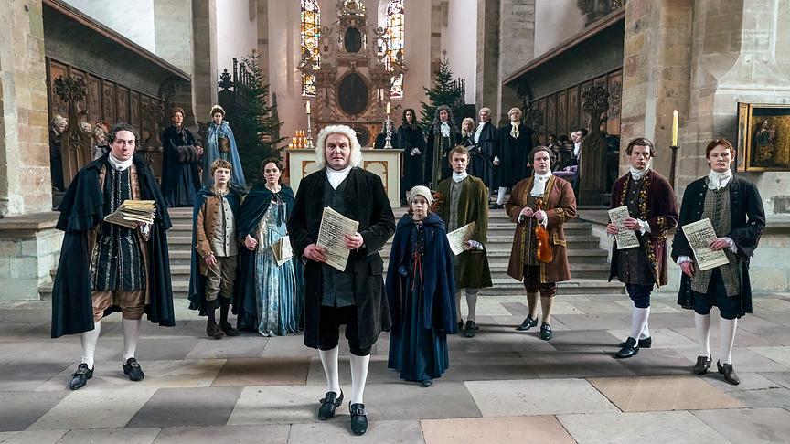 © ORF/ARD Degeto Film/MDR/BR/EIKON Media/epo Film/Ricardo Gstrein "Bach – Ein Weihnachtswunder": Victor Tahal (Christian Henrici), German von Beug (Gottfried), Verena Altenberger (Anna Magdalena), Devid Striesow (Johann Sebastian Bach), Lotta Herzog (Elisabeth), Ludwig Simon (Emanuel), Dominic Marcus Singer (Friedemann), Johannes Deckenbach (Bachs Neffe), Felix Oitzinger (Bachs Neffe)
