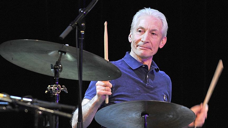 12.01.2010, Bayern, München: Charlie Watts, Schlagzeuger von den Rolling Stones, gastiert im Variete GOP mit der Band ABC & D of Boogie Woogie.  Der Schlagzeuger der legendären Rockband Rolling Stones, Charlie Watts, ist tot.