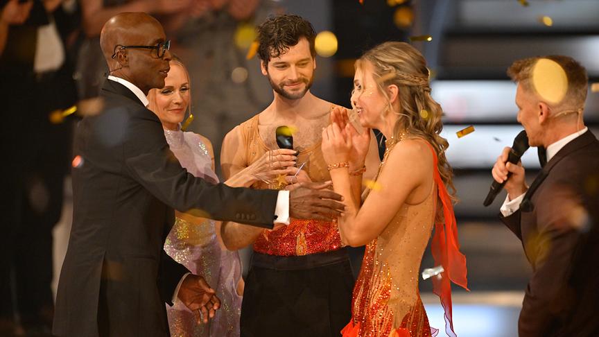 © ORF/Thomas Ramstorfer Dancing Stars - Die Show: Bruce Darnell, Mirjam Weichselbraun, Katya Mizera, Aaron Karl, Andi Knoll