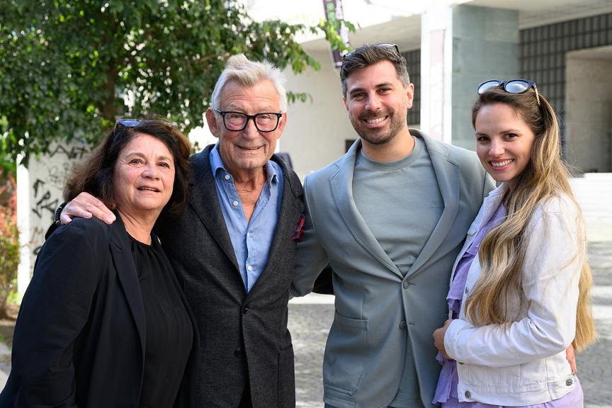 „Der Geschichtenerzähler – Heinz Marecek wird 80“: Heinz Marecek mit Gattin Christine und Sohn Ben mit Ehefrau Lisa