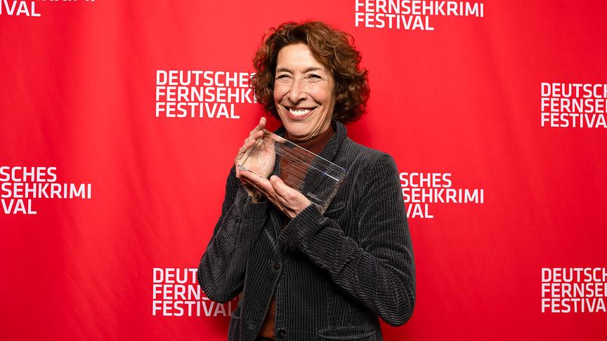Ehrenpreis für Adele Neuhauser beim Deutschen FernsehKrimi-Festival 2024