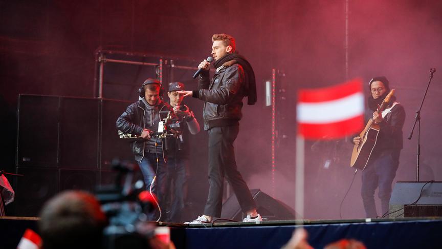 © ORF/Roman Zach-Kiesling Nathan Trent in Kiew: Performance im Eurovision Village: Nathan Trent