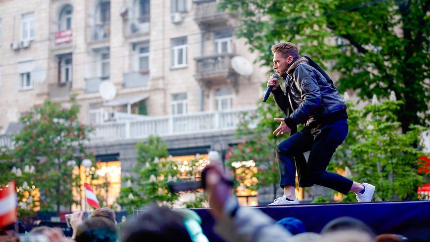 © ORF/Roman Zach-Kiesling Nathan Trent in Kiew: Performance im Eurovision Village: Nathan Trent