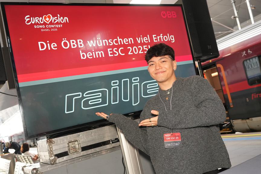 © ORF/Roman Zach-Kiesling Eurovision Song Contest 2025: JJ fährt zum ESC in die Schweiz: JJ bei der Abreise nach Basel