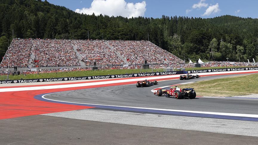 © APA/ERWIN SCHERIAU Lando Norris (GBR / McLaren) vor Oscar Piastri (AUS / McLaren) und Charles Leclerc (MON / Ferrari) während des Rennens anl. des Formel 1 GP von Österreich am Sonntag, 29. Juni 2025, am Red Bull Ring in Spielberg.