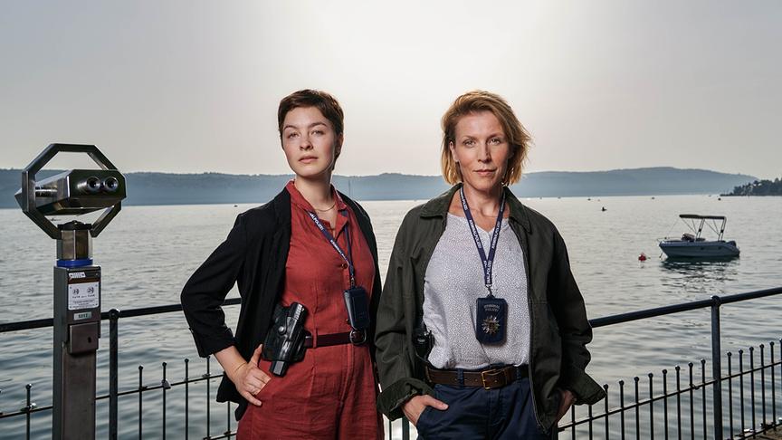 Franziska Weisz und Maria Wördemann ermitteln in „Obersee“ (AT): Maria Wördemann (Chiara Locatelli), Franziska Weisz (Doro Beitinger)