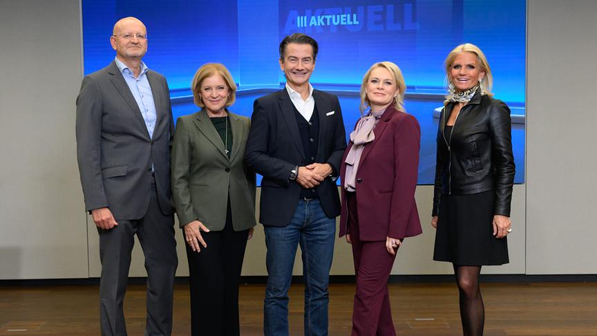 Fünf Jahre on air: „ORF III AKTUELL“ feiert Geburtstag - Gruppenfoto mit Peter Schöber, Ingrid Thurnher, Roland Weißmann, Lou Lorenz-Dittlbacher und Kathrin Zierhut-Kunz