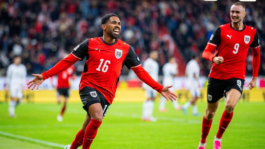 Phillipp Mwene (AUT) jubelt mit Sasa Kalajdzic (AUT) nach seinem Tor zum 2:1 am Donnerstag, 24. September 2026, während eines Nations-League-Spiel, Gruppe B3, 1. Runde, zwischen Österreich und Israel in Linz.