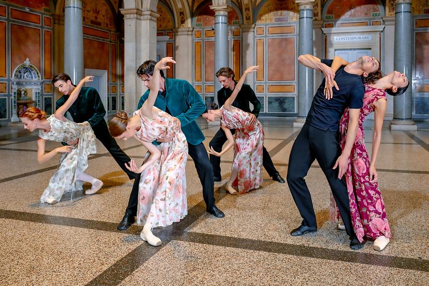 © ORF/Thomas Jantzen Glanzvolles Neujahrskonzertballett 2026 im Kasten! Zwei Tanzeinlagen aus MAK und Hofburg Teil der TV-Übertragung: Alaia Rogers-Maman , Victor Cagnin, Gaia Fredianelli, Calogero Failla, Natalya Butchko, Géraud Wielick, Timoor Afshar, Ketevan Papava