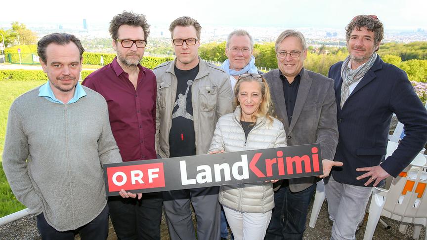 © ORF/Milenko Badzic „Höhenstraße - Dreharbeiten“: Raimund Wallisch, David Schalko, Nicholas Ofczarek, ORF-Fernsehfilmchef Dr. Heinrich Mis, ORF-Fernsehdirektorin Mag. Kathrin Zechner, Dr. Klaus Lintschinger, John Lueftner