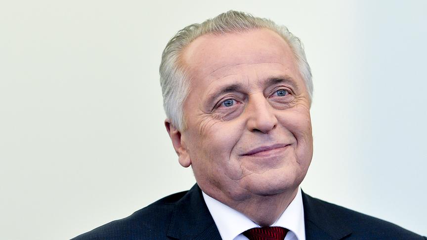 © APA/HERBERT NEUBAUER Rudolf Hundstorfer am Freitag, 12. Februar 2016, während eines Interviews mit der Austria Presse Agentur (APA) in Wien.