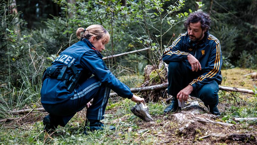 Julia Koschitz kämpft bei Dreharbeiten zu neuer ORF/ARD-Degeto-Serie an der Seite von Martina Ebm gegen „Das Vergessen“ (AT)