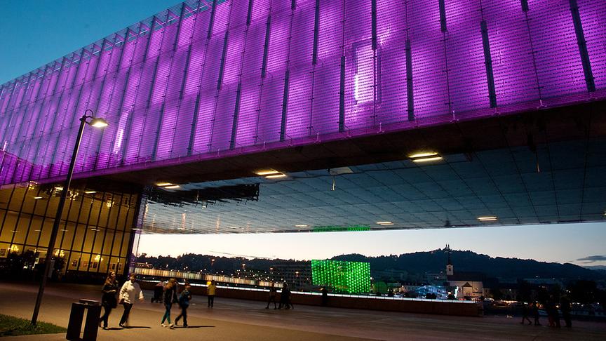 © ORF-OÖ/Wolfgang Kunasz „ORF-Lange Nacht der Museen“: Lentos Museum (vorne), Ars electronica Center (im Hintergrund), Linz