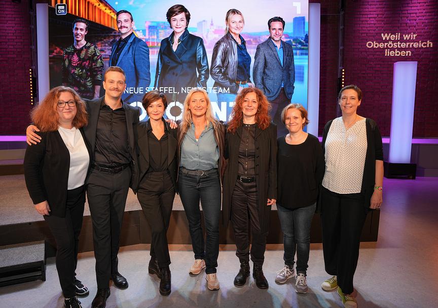 Neue Staffel, neues Team: Die „Soko Linz“ startet am 30. September in ORF 1 in ihre vierte Saison: ORF-Fernsehfilmchefin Katharina Schenk, Michael Steinocher, Katharina Stemberger, Angelika Niedetzky, Regisseurin Claudia Jüptner-Jonstorff, Headautorin Alrun Fichtenbauer, Susanne Spellitz (Redaktion ORF)