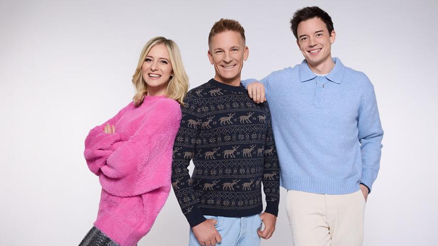 Gruppenfoto mit Philipp Hansa, Tina Ritschl und Andi Knoll vor neutralem Hintergrund