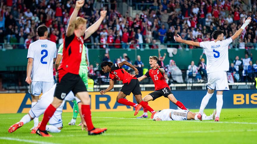 Carney Chukwuemeka (AUT) jubelt mit Nikolas Veratschnig (AUT) auf dem Spielfeld nach seinem Tor zum 3:0 am Sonntag, 27. September 2026, während eines Nations-League-Spiel, Gruppe B3, 2. Runde, zwischen Österreich und Kosovo in Wien.