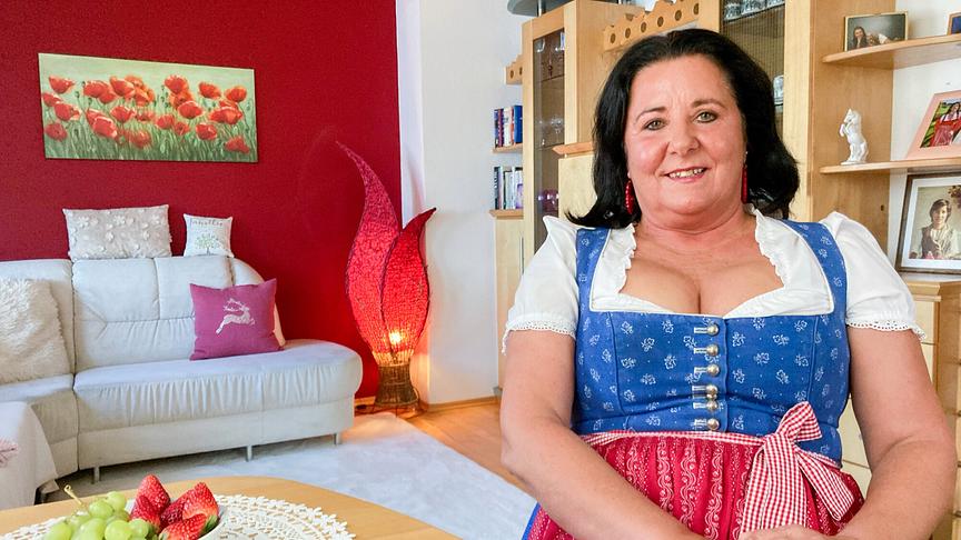 © ORF/Talk TV/Gustl Gschwanter "Liebesg´schichten und Heiratssachen" am 28.8.2023: Gerli, 59-jährige Hüttenwirtin aus Salzburg, hat als Kind besonders gern „Heidi“ im Fernsehen gesehen und sich auf 1685m Seehöhe ein Leben fast so schön wie im Film erschaffen.