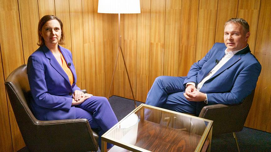 © ORF/Roman Zach-Kiesling "Sommergespräche 2023": Susanne Schnabl im Gespräch mit Andreas Babler, SPÖ