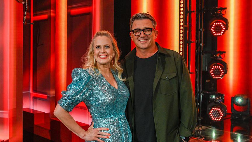 © ORF/SWR/Patricia Neligan "Starnacht am Wörthersee": Barbara Schöneberger und Hans Sigl