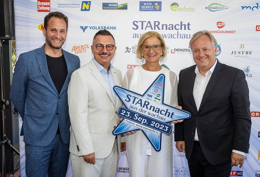 © ORF/IP Media/Peter Krivograd "Die "Starnacht aus der Wachau" am 23. September in ORF 2": Florian Illich, Karl Trahbüchler, NÖ Landeshauptfrau Johanna Mikl-Leitner und Harald Kräuter