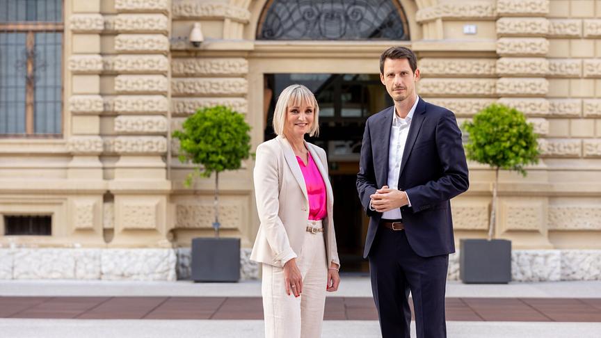 © ORF/Oskar Zingerle "Landtagswahl Südtirol 2023": Sabine Amhof und David Runer (Chefredakteur Südtirol heute)