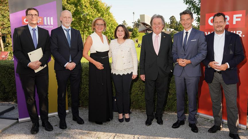 © ORF/Roman Zach-Kiesling Vertragsunterzeichnung: ORF und NÖ Kulturwirtschaft prolongieren erfolgreiche Kooperation: Philipp Stein; Martin Schermann ; Landeshauptfrau Johanna Mikl-Leitner; Karin Veitl; Rudolf Buchbinder; ORF-Generaldirektor Roland Weißmann ; ORF-NÖ-Landesdirektor Alexander Hofer