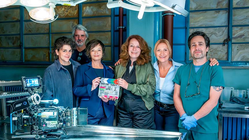 © ORF/Gebhardt Productions/Stefanie Leo Publikumslieblinge der „Soko Linz“ ermitteln am Set in ihrer sechsten Staffel