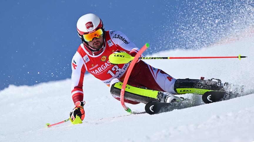 © APA/AFP/SEBASTIEN BOZON Austria's Johannes Strolz competes during the first run of the Men's slalom as part of the FIS Alpine Ski World Cup finals 2021/2022 in Meribel, French Alps, on March 20, 2022.