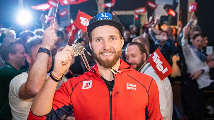 Florian Phleps (Tirol Werbung), Bronzemedaillengewinner Marco Schwarz (AUT) am Montag, 11. Februar 2019, anl. der Medaillenfeier im Tirolberg im Rahmen der alpinen Ski-Weltmeisterschaften in Aare, Schweden.