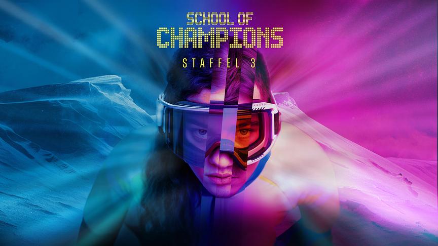 Ein farbenfrohes Poster zeigt den Titel „School of Champions Staffel 3“ mit dem Gesicht einer Skifahrerin vor einer Bergkulisse in Blau- und Pinktönen.