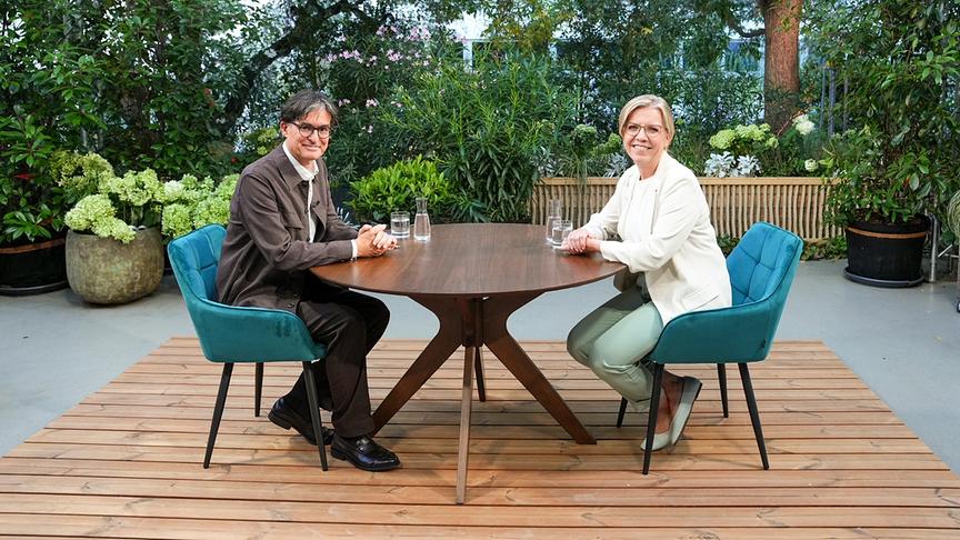 © ORF/Roman Zach-Kiesling Sommergespräche 2025: Klaus Webhofer, Leonore Gewessler (Die Grünen)