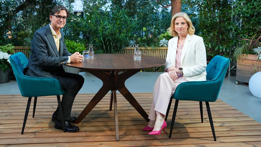 © ORF/Roman Zach-Kiesling Sommergespräche 2025: Klaus Webhofer, Außenministerin Beate Meinl‑Reisinger (NEOS)