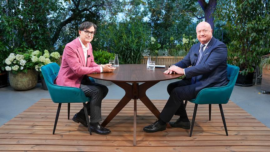© ORF/Roman Zach-Kiesling Sommergespräche 2025: Klaus Webhofer, Bundeskanzler Christian Stocker (ÖVP)