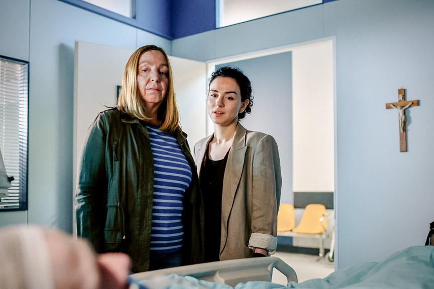 © ORF/Lotus Film/Felix Vratny Susi Stach untersucht in zweiter Runde wieder „Die Fälle der Gerti B.“: Susi Stach (Gerti Bruckner), Mariam Hage (Heidi Mai)