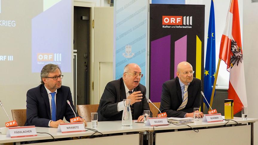 © ORF/Roman Zach-Kiesling „Verbunkert, vergraben, vergessen – Das Bundesheer im Kalten Krieg“ präsentiert: Dr. Alexander Wrabetz (ORF-Generaldirektor), Walter Seledec, Peter Schöber (ORF-III-Geschäftsführer)