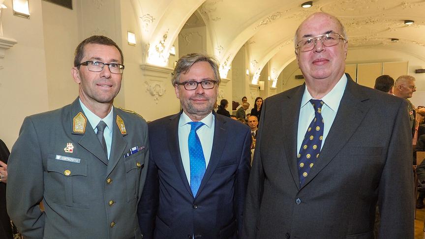 © ORF/Roman Zach-Kiesling „Verbunkert, vergraben, vergessen – Das Bundesheer im Kalten Krieg“ präsentiert: Generalleutnant Mag. Erich Csitkovits (Kommandant der Landesverteidigungsakademie), Dr. Alexander Wrabetz (ORF-Generaldirektor), Walter Seledec