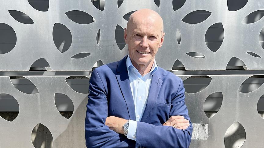 © ORF/BMFilm "Weg vom Gas - wie sollen wir uns das leisten?": Peter Resetarits führt durch die Sendung und fragt sich: "Wie können wir die Energiekrise stemmen? Raus vom Gas - wie soll sich das ausgehen?"