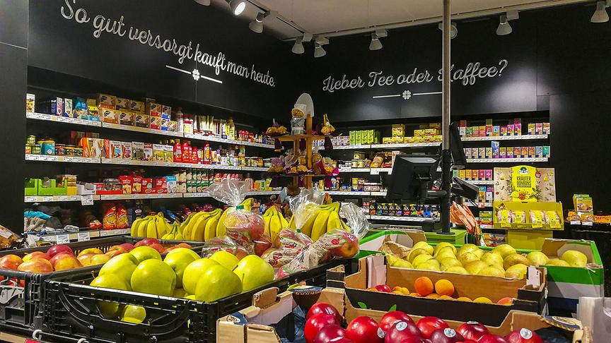 © ORF/Patrick Stergonschegg Einkaufen im ADEG-Delikatessenmarkt