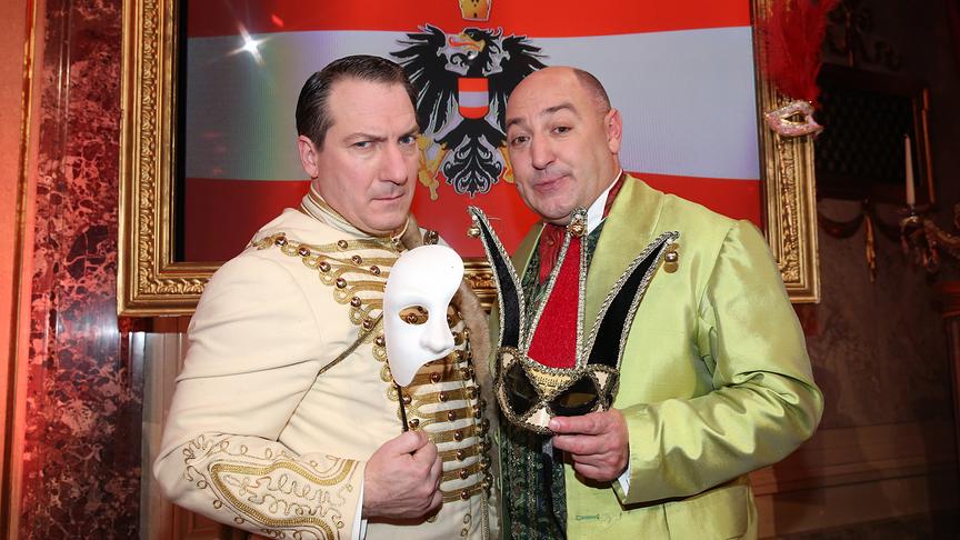 © ORF/Milenko Badzic „Seine Majestät Robert Heinrich I.“ mit seinem Obersthofmeister Seyffenstein